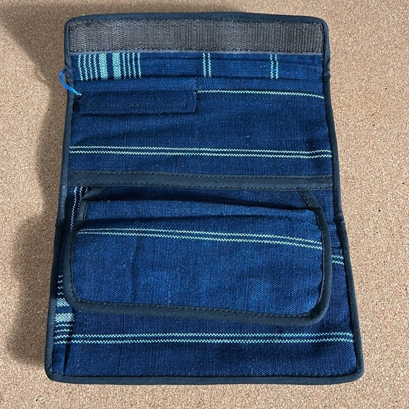 Floral Needlepoint foldable wallet- great condition​ - Picture 6 of 16